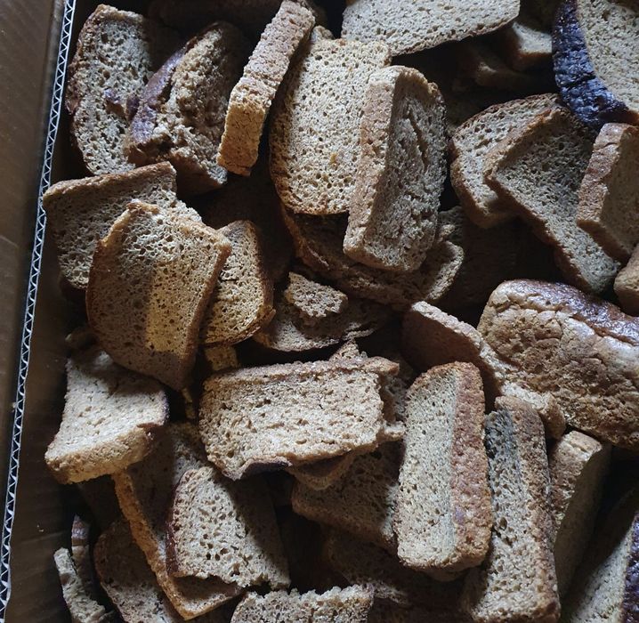 Suchy chleb dla zwierząt