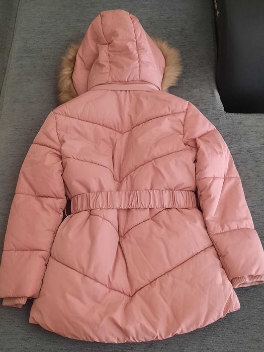 Casaco cor de rosa com capuz de peluche quente e cinto