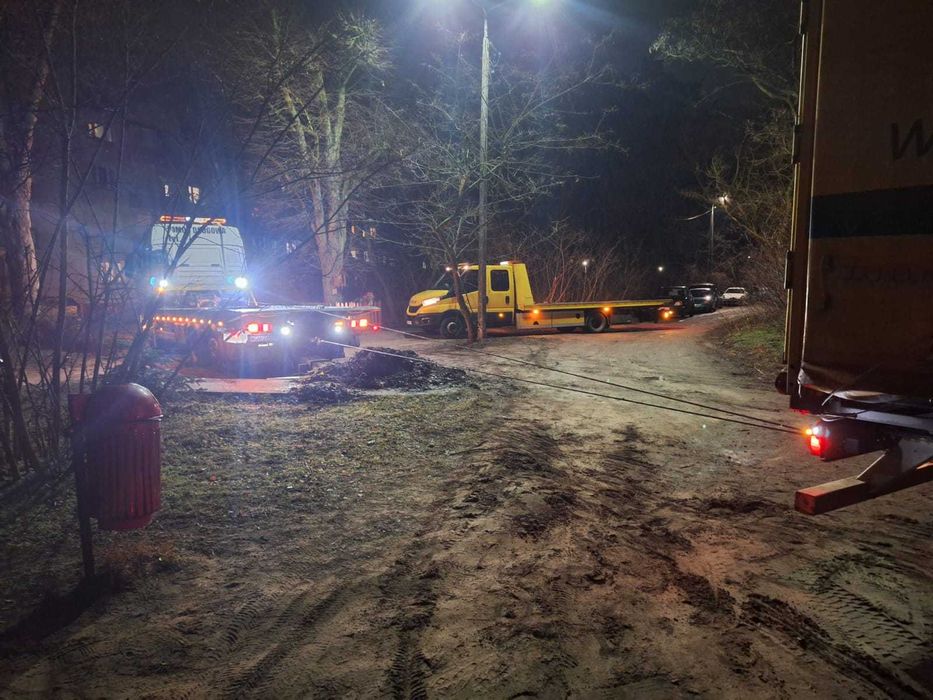 Pomoc drogowa 24/7 Autoholowanie Autolaweta  Wulkanizacja mobilna