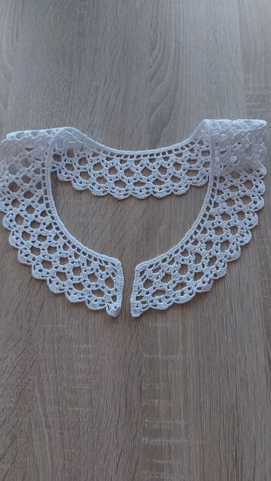 Kołnierzyk szydełkowy biały