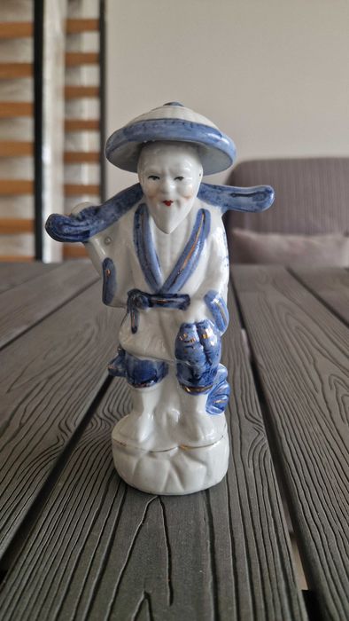 Estatueta de porcelana asiática