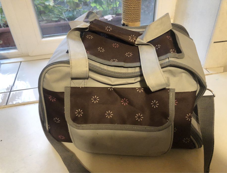 Підставка та переноска для котів