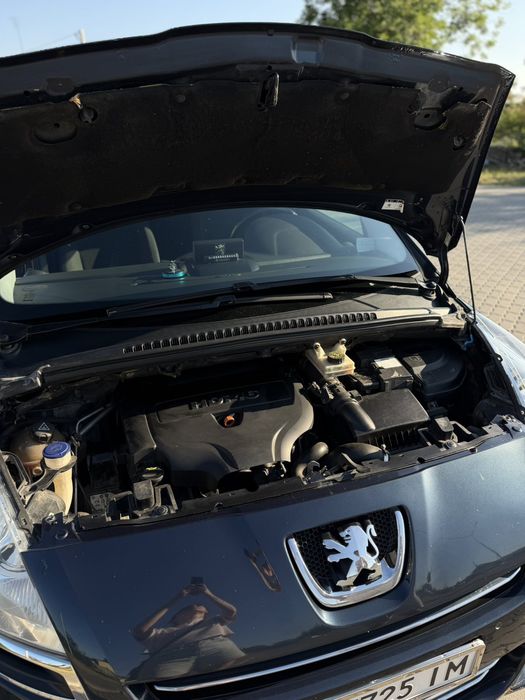 PEUGEOT 5008 2012