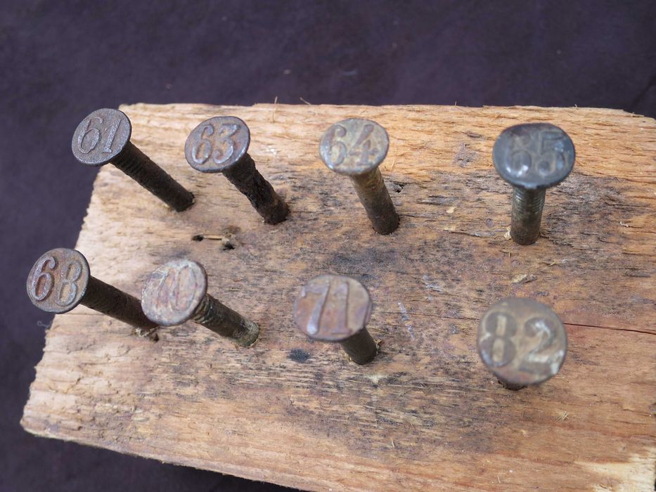 Pregos CP caminho ferro datados antigos coleção ferro madeira