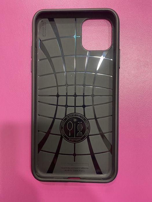 Продам чехол spigen