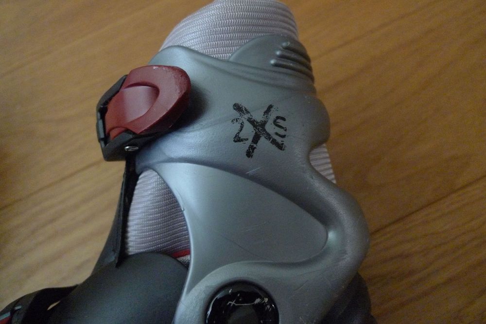 Ролики Walmart США 
Розмір регулюється з  20,5 - 25 см