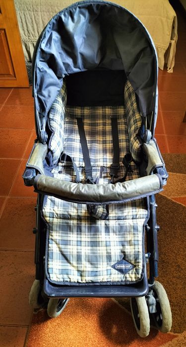 Carrinho de bebé da marca Bébécar