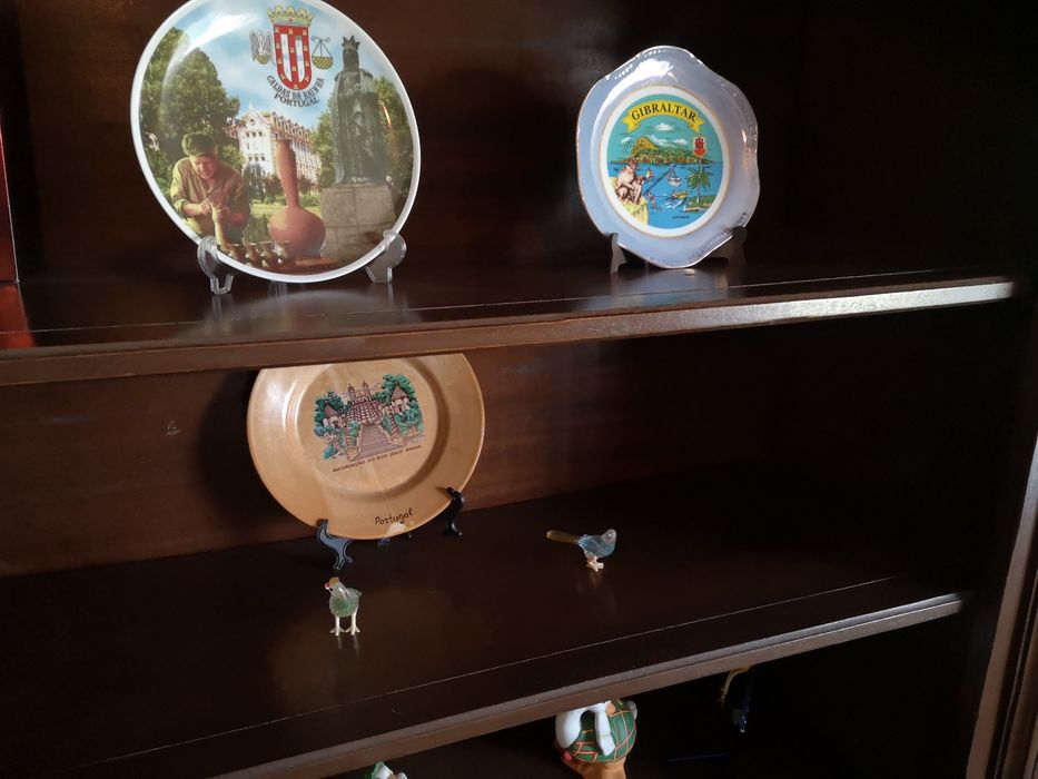 Vendo conjunto movel e mesa antiga