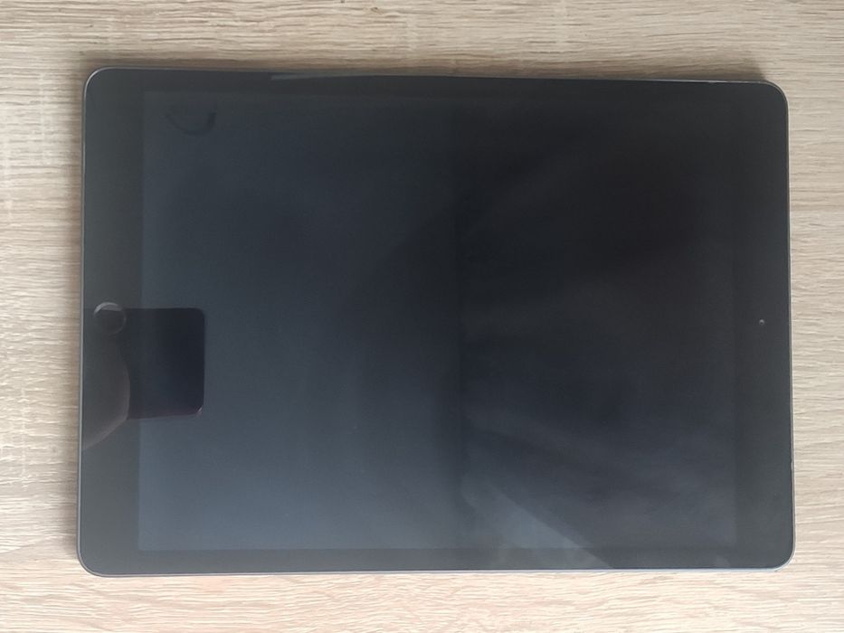 iPad 8 10.2" 2020 32GB (Дисплей целый, не включается)