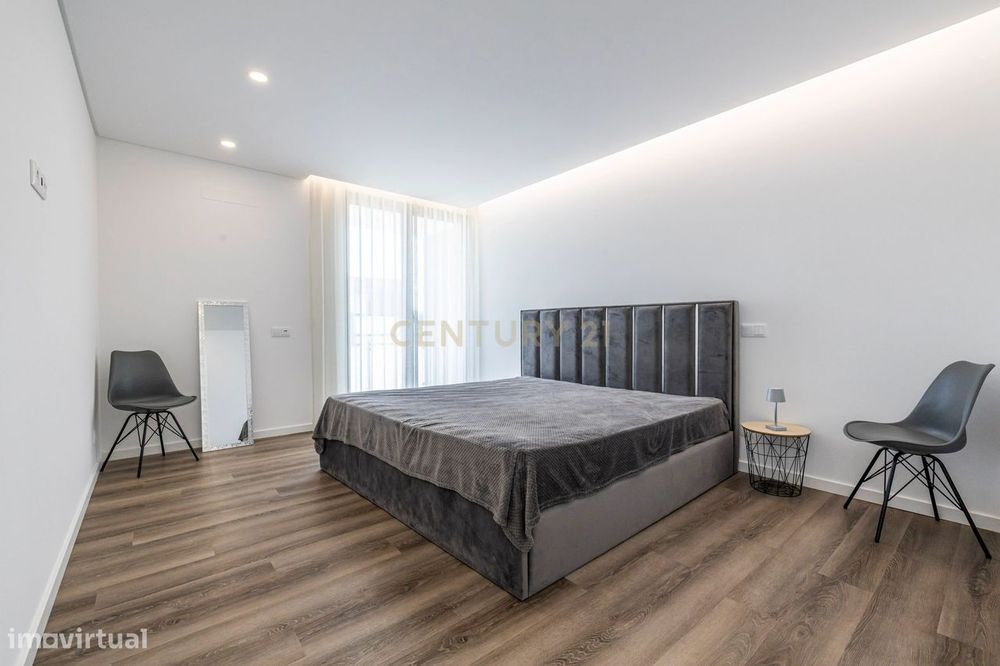 Moradia T4 Moderna com Piscina Aquecida e Jacuzzi a 15 Minutos da Prai