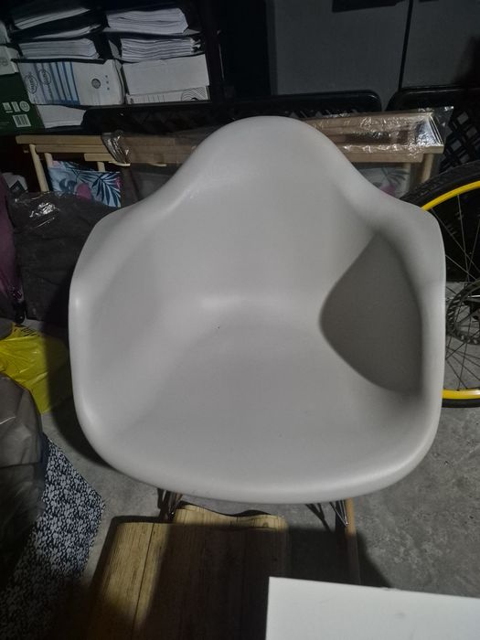Krzesło bujane plastikowe