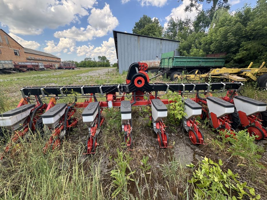 Пропашна сівалка KUHN Planter 2 8 рядна