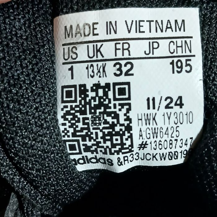 Adidas criança Tam: 32