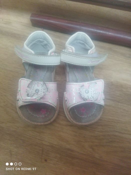 Дитяче взуття для дівчаток/ кросовки/ босоніжки