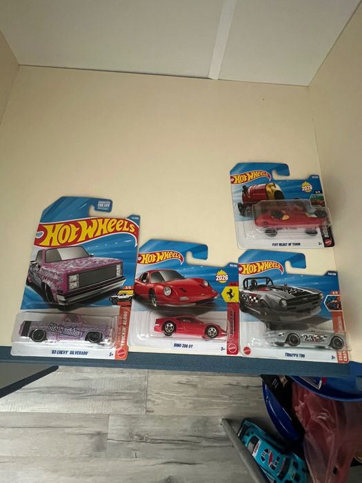 Обменяю машинки Hot wheels