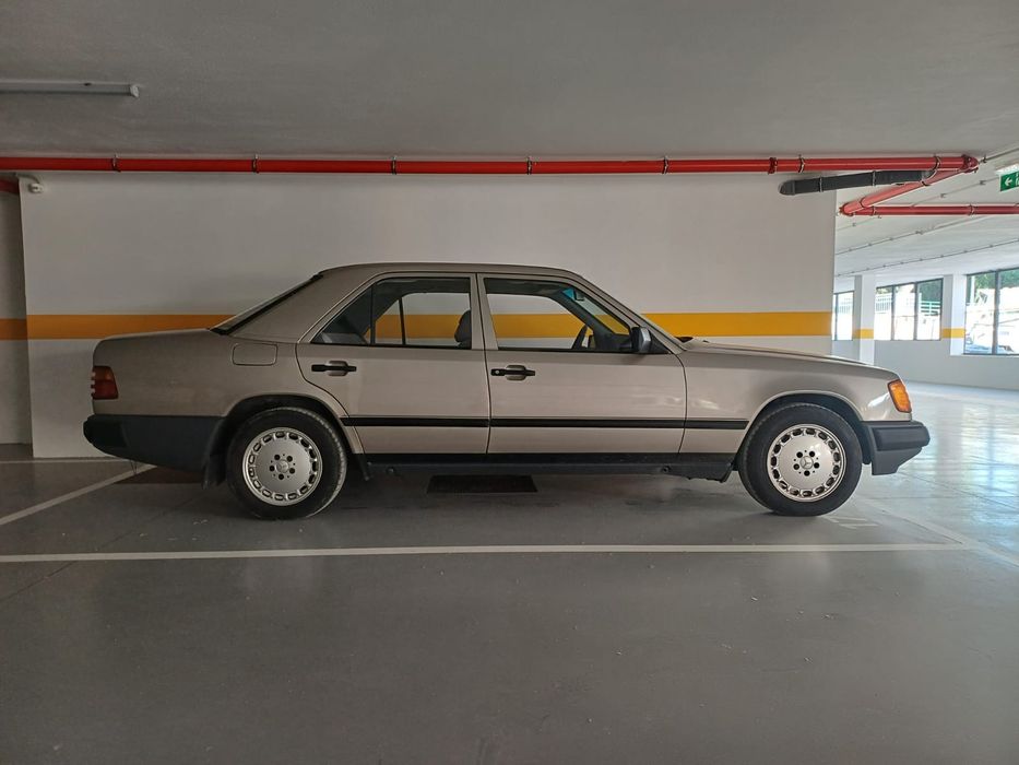 Mercedes Benz  250 D