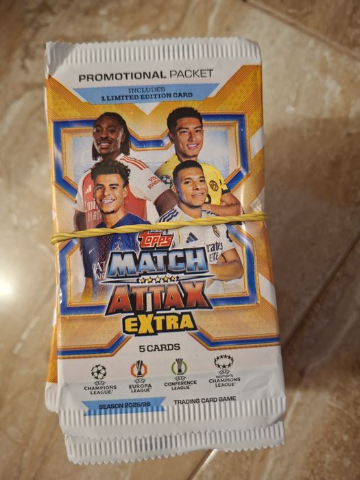 Karty match attax extra 20 saszetek z kartami.