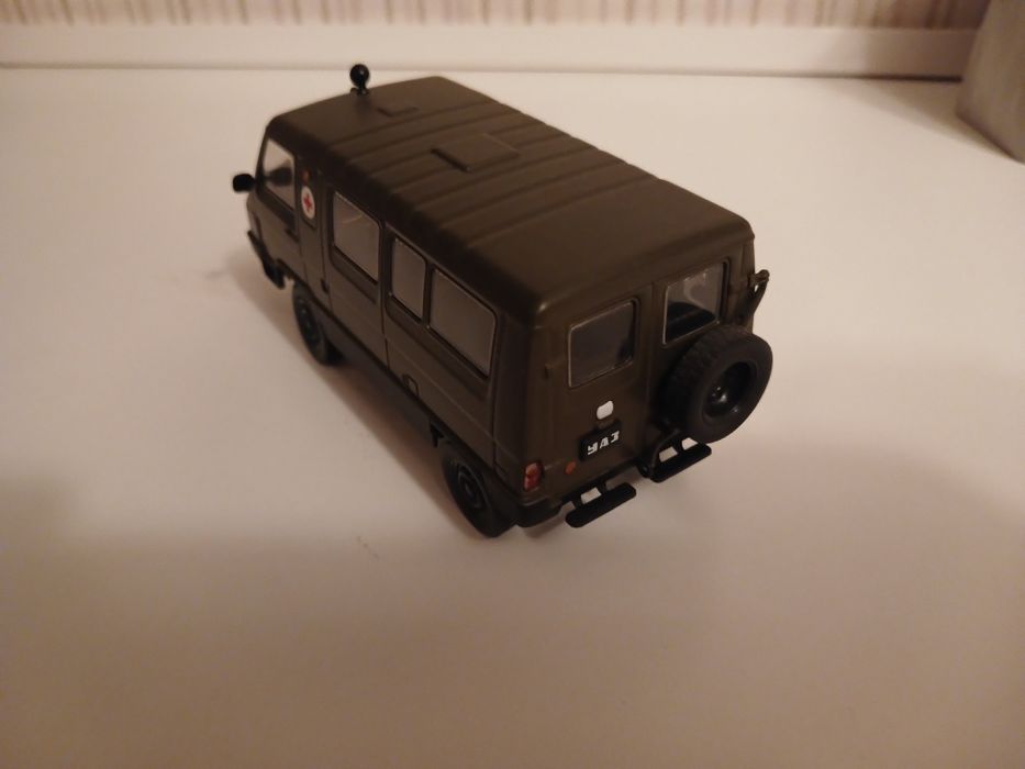 Колекційна машинка УАЗ-3972 випуск 96 Автолегенди СРСР