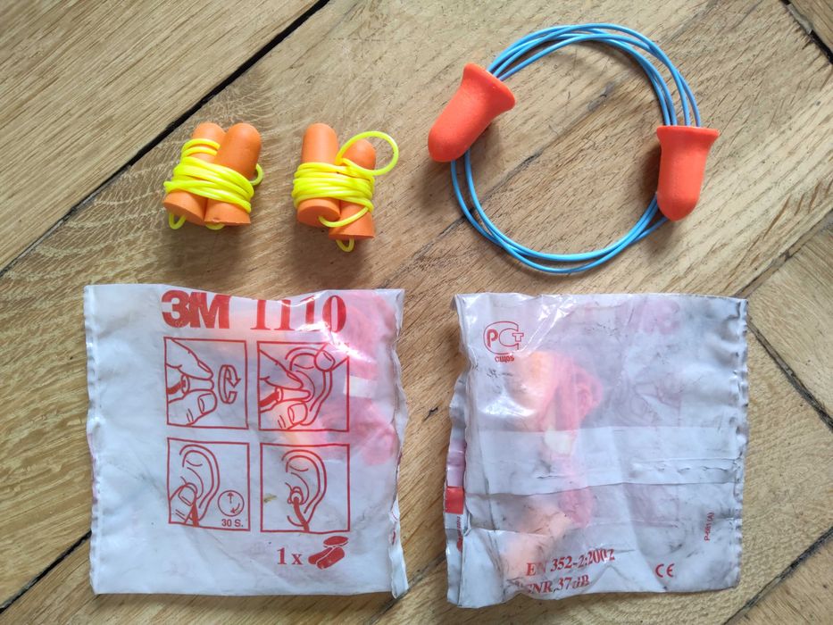 Nowe zatyczki do uszu, 5 par na żyłce i sznureczku, również 3M