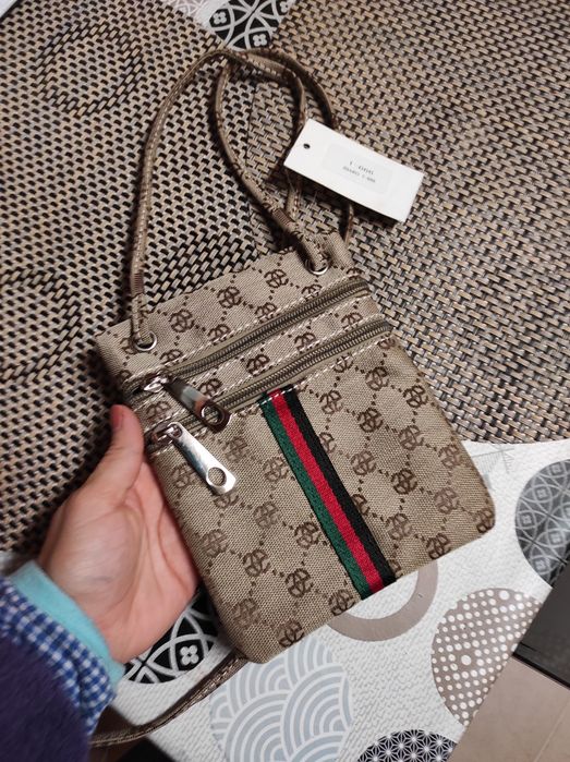 Mala tiracolo homem ou senhora  com etiqueta