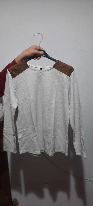 Camisola cinza de manga comprida