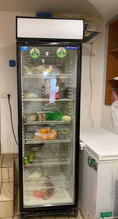 Холодильна шафа вітрина