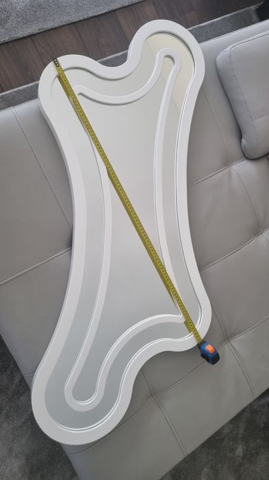 Espelho de sala lançado.