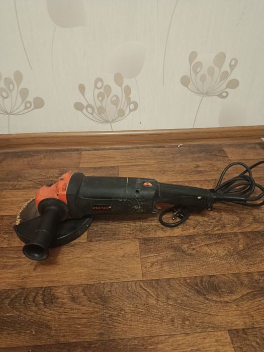 Продам болгарку Dnipro-m