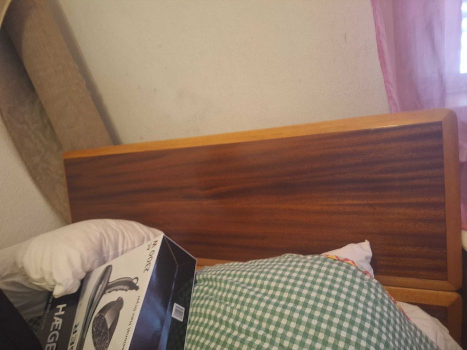 Cama usada e compacta