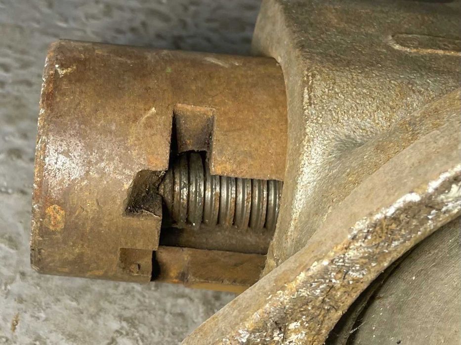 Тиски слесарные металлические