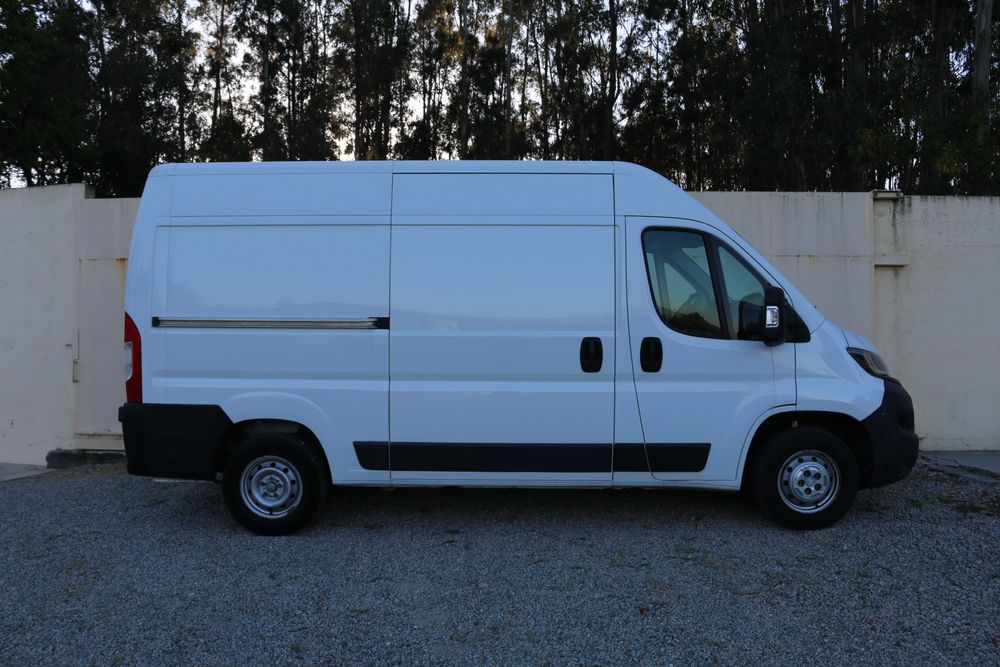 Peugeot Boxer 2019 L2H2 com Rampa