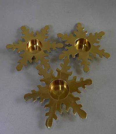 Три латунных подсвечника в форме снежинок