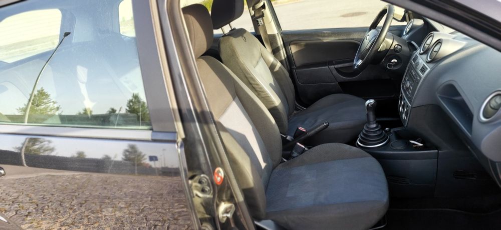 Ford Fiesta 1.2 Ghia Económico 5 Portas
