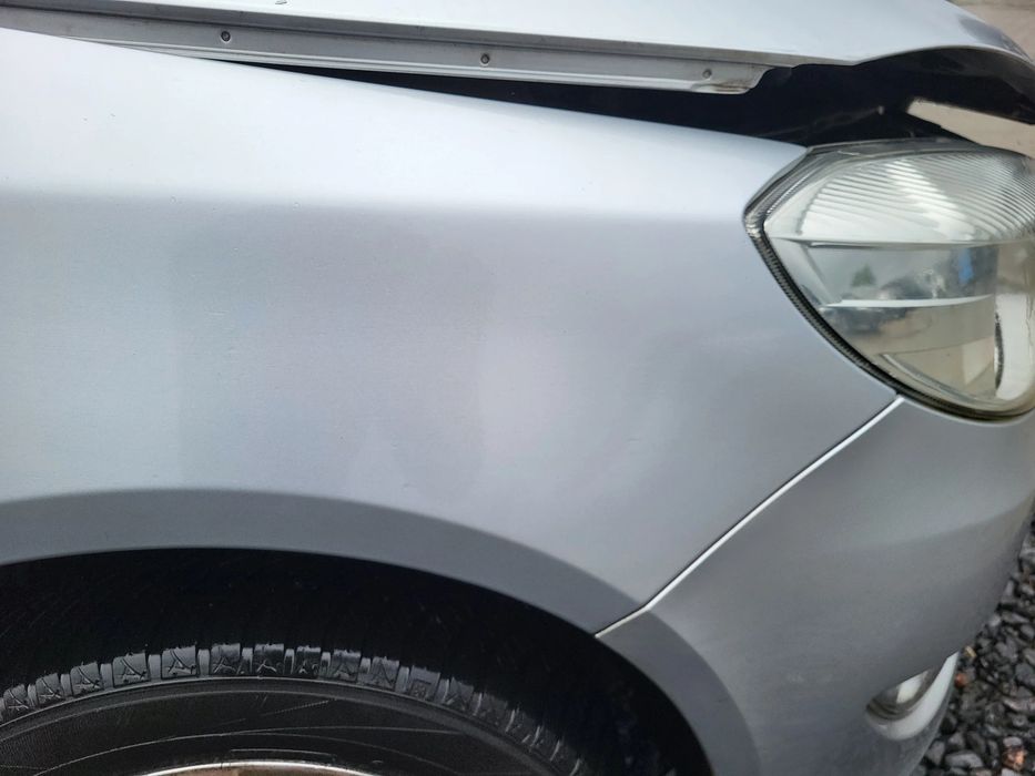 Skoda Fabia II HB Lift Błotnik Prawy Przedni LA7W 9156