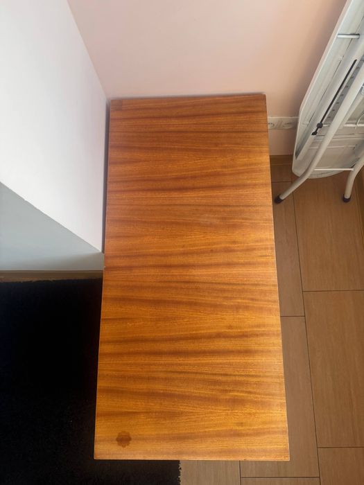 Лакований журнальний столик 105 х 50 х 50,5 см.