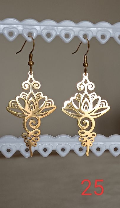 Brincos novos diversos