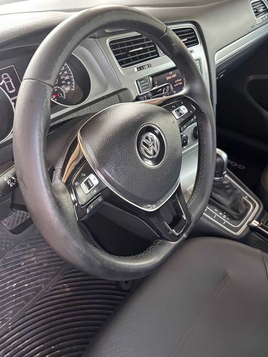 Volkswagen Golf      2015