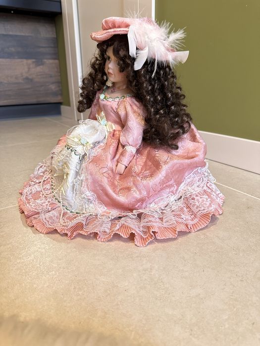 Порцелянова  лялька