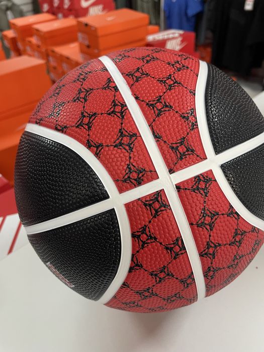 Баскетбольний м’яч Jordan Playground 2.0 8P Deflated (вуличний/зал) J.100.8255.673