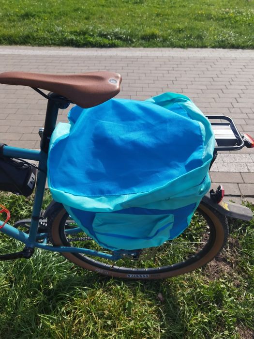 sakwy rowerowe tylne niebieskie z elementami odblaskowymi