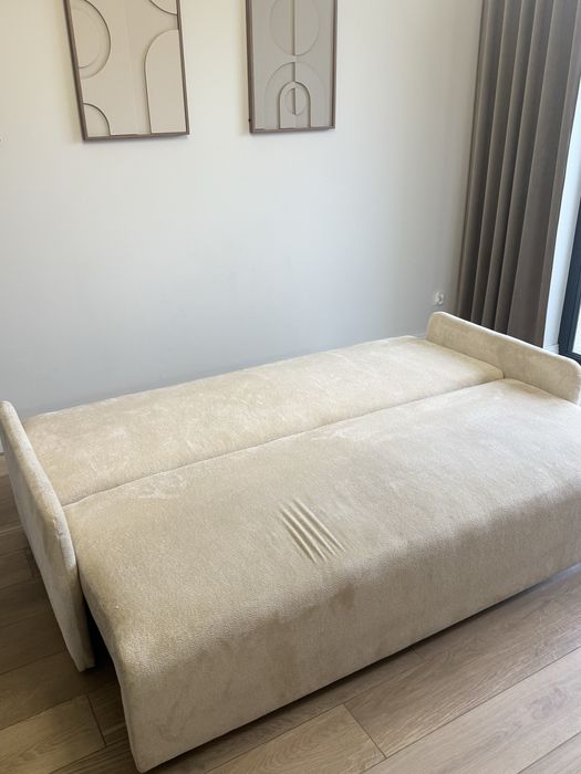 Nowoczesna kanapa wolnostojąca - sofa do salonu - w kolorze beżowym, kremowym jak NOWA!