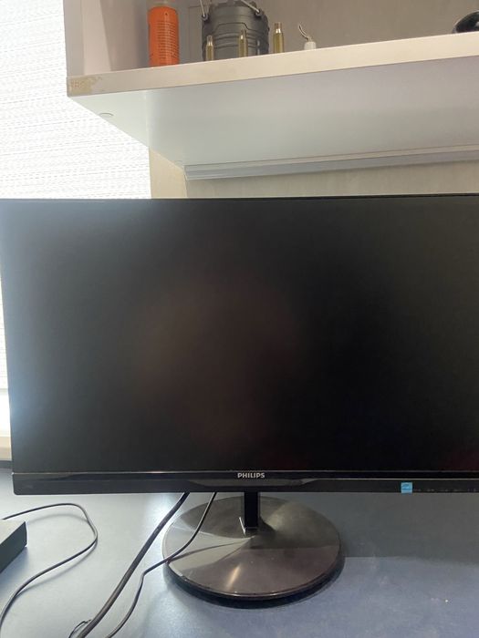 Компютер, монітор, колонки, клавіатура, мишка, навушники