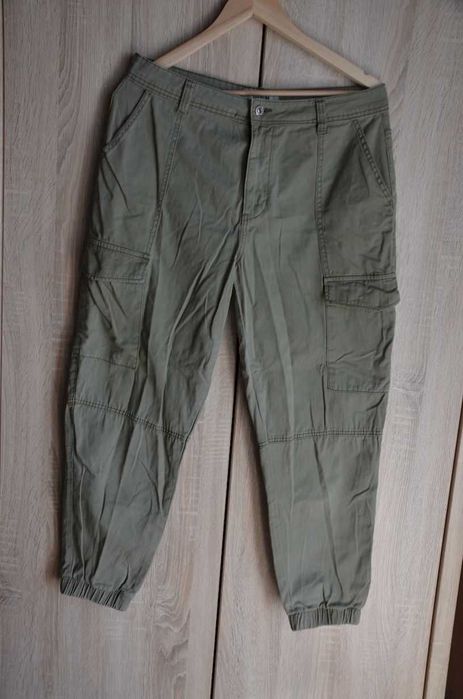 Spodnie jeansy zielone khaki bojówki 40 L New Look