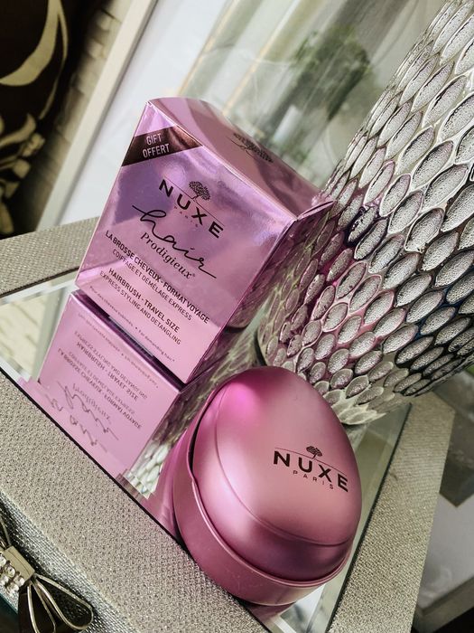Nuxe szczotka brush zamykana do torebki szampon maska odżywka kerastas