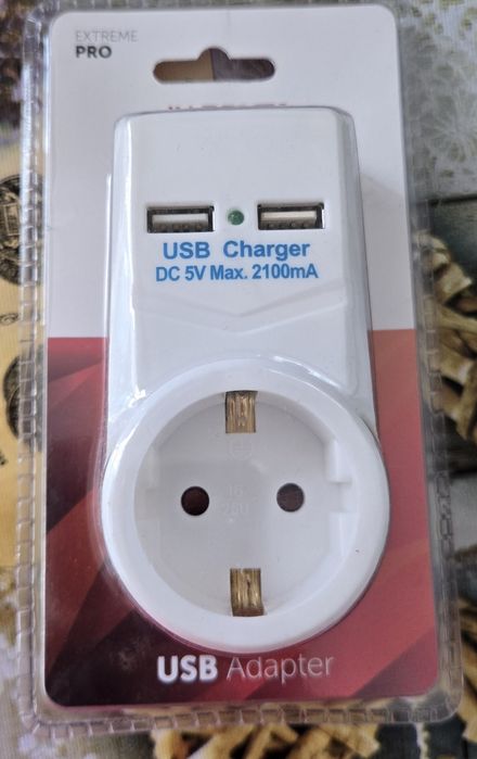 Tomada com USB Charger