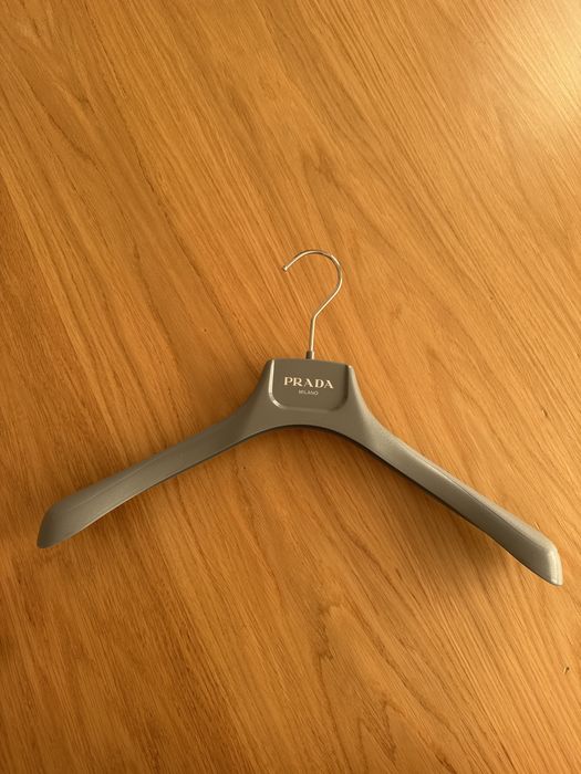Вешалка Prada из бутика