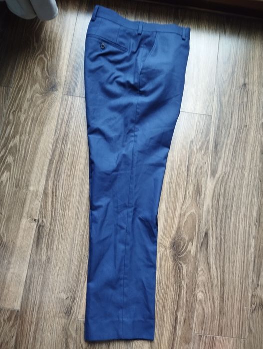 Lekkie eleganckie spodnie w kant slim fit rozm S