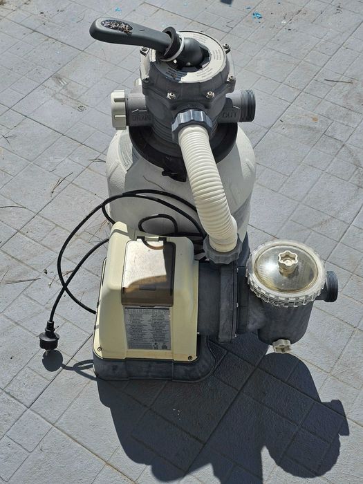 Filtro de areia para piscina Intex, em excelente estado e preço único