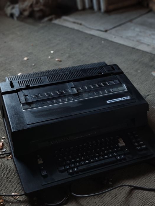 Електронна друкарська машинка Robotron S6130