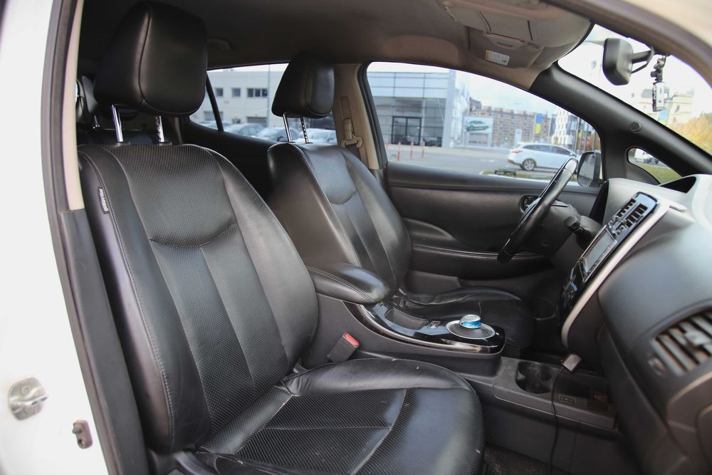 Продам Nissan Leaf